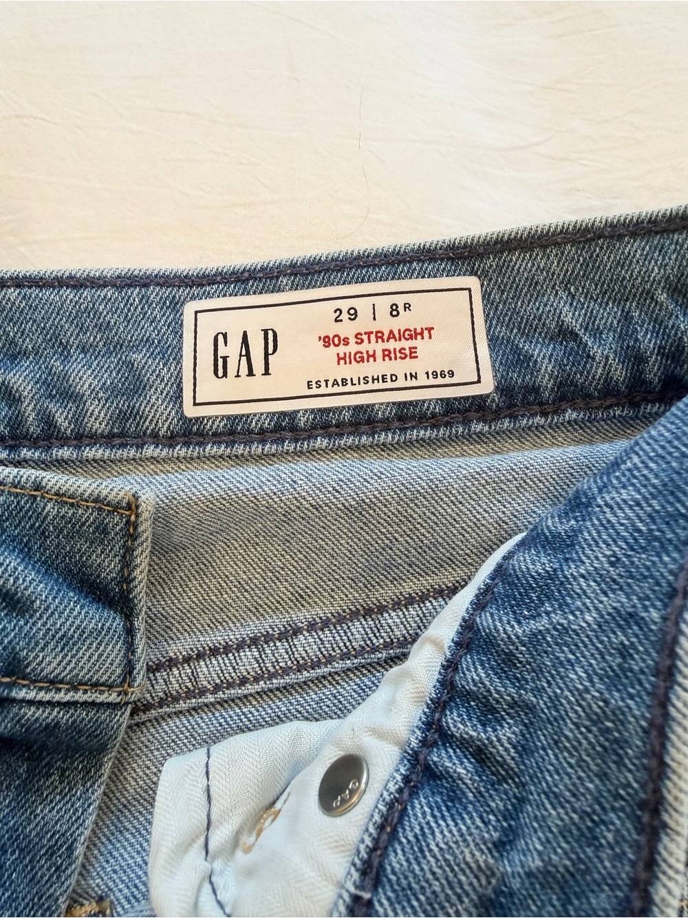 GAP Women’s Classic Light Blue Jeans - Picture 2 of 3